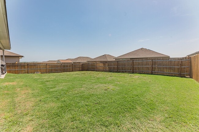 Building Photo - 2306 Aylesbury Dr