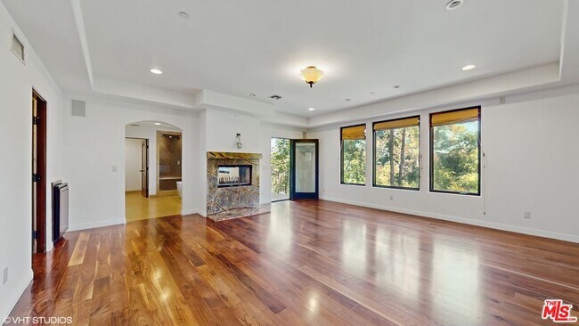 Building Photo - 3311 Deronda Dr