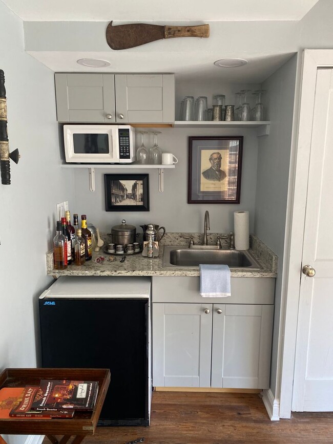 Building Photo - 1 BR / 1BA French Quarter Apt in Historic ...