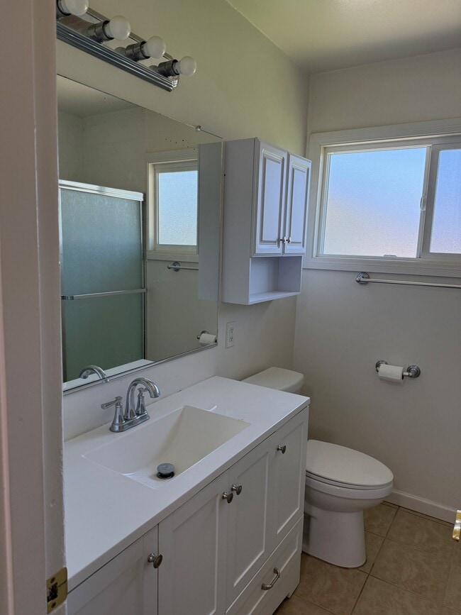 Building Photo - 6302 San Lorenzo Dr