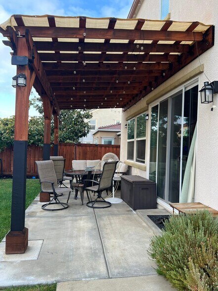 Building Photo - 2481 Azalea Ave