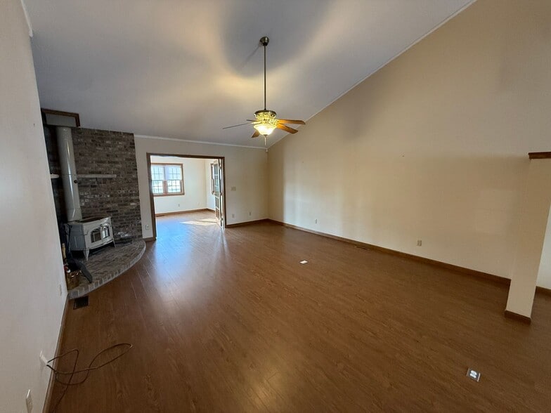 Building Photo - 5050 S 700 E-57