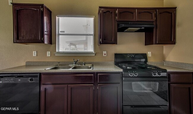 Building Photo - 3136 Tierra Encino Dr