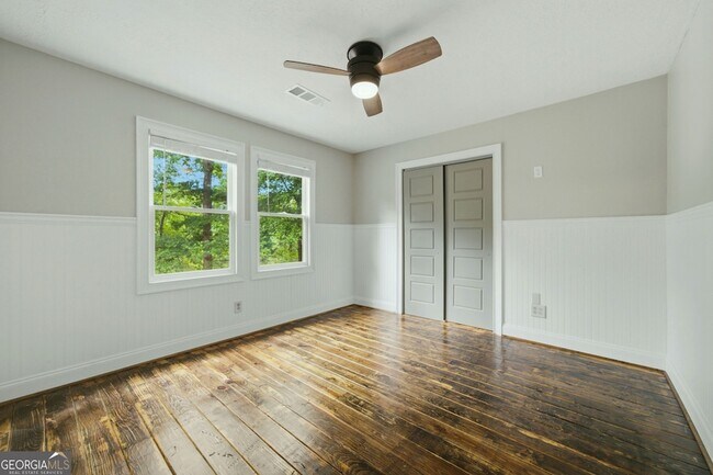 Building Photo - 250 Aspen Way
