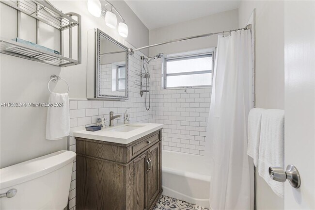 Building Photo - 262 SW 31st Ct