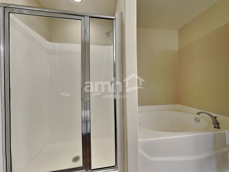 Building Photo - 1 Amber Dr