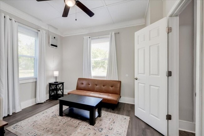 Building Photo - 2245 Bayvale Rd