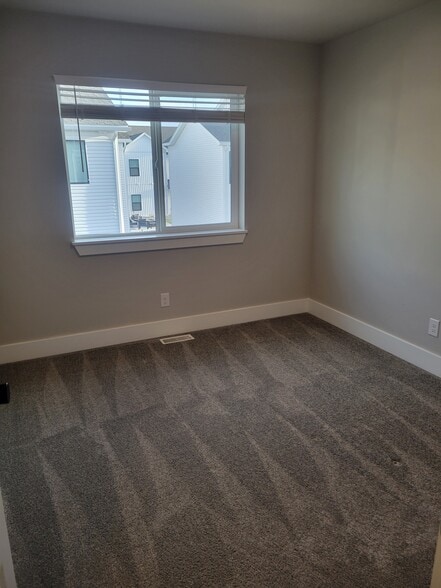 Building Photo - 2913 Sunburst Dr