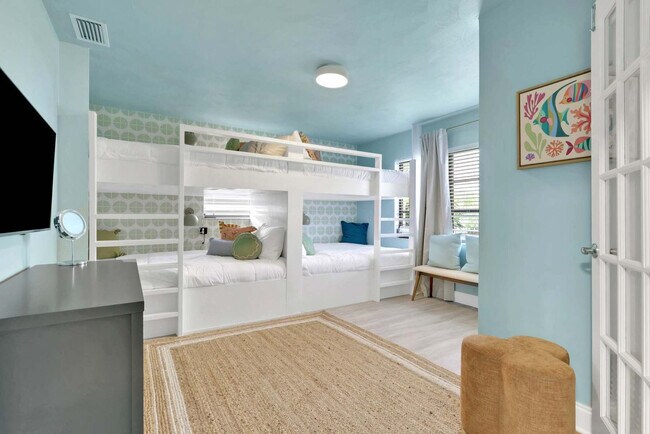 Building Photo - 758 103rd Ave N