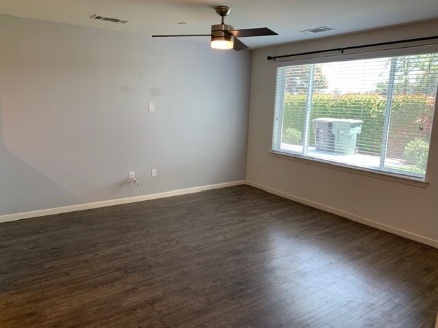 Building Photo - 244 Burrel Dr