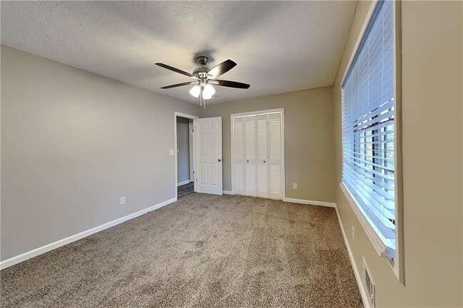 Building Photo - 220 Sabrina Ct