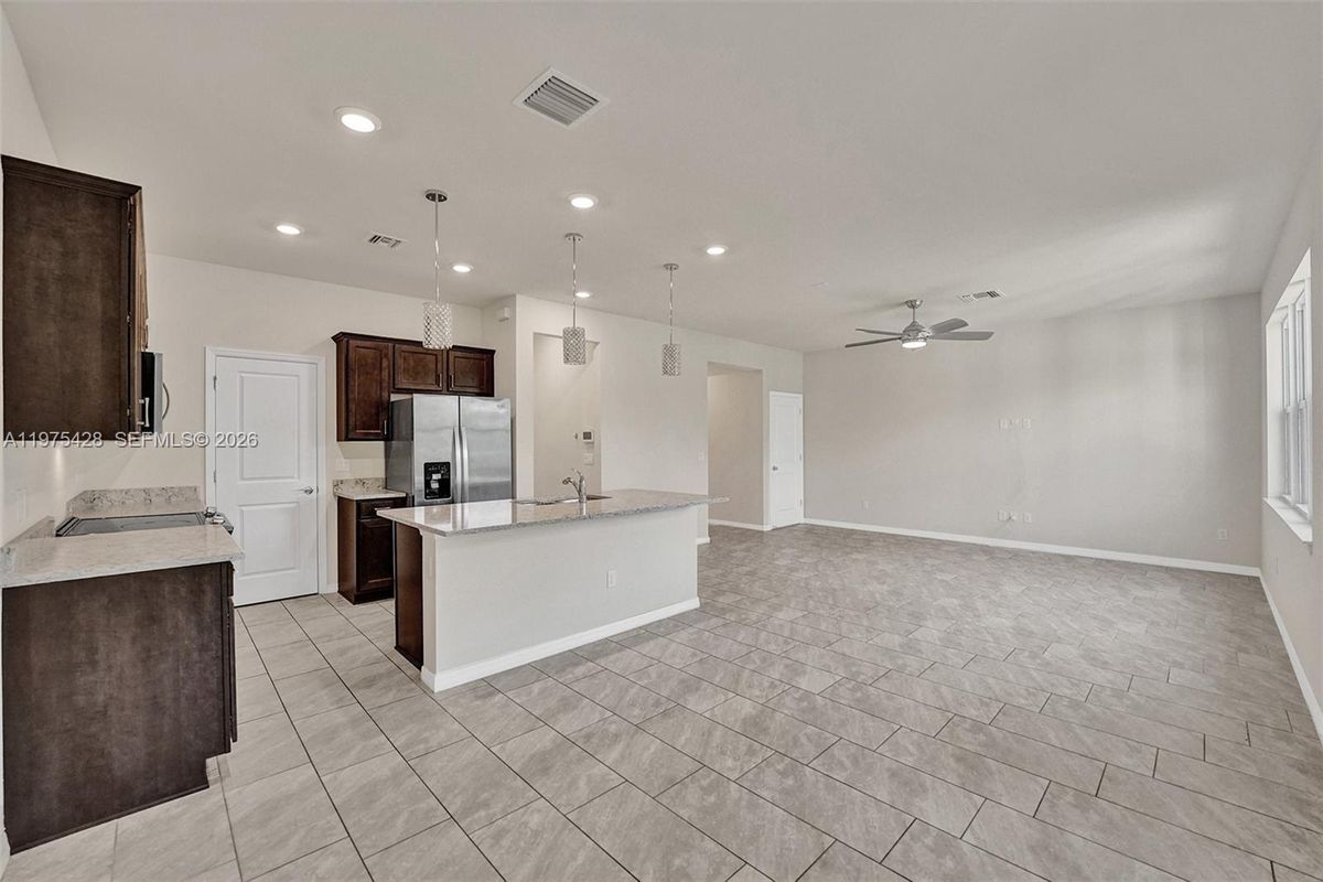 Building Photo - 4764 Eucalyptus Dr