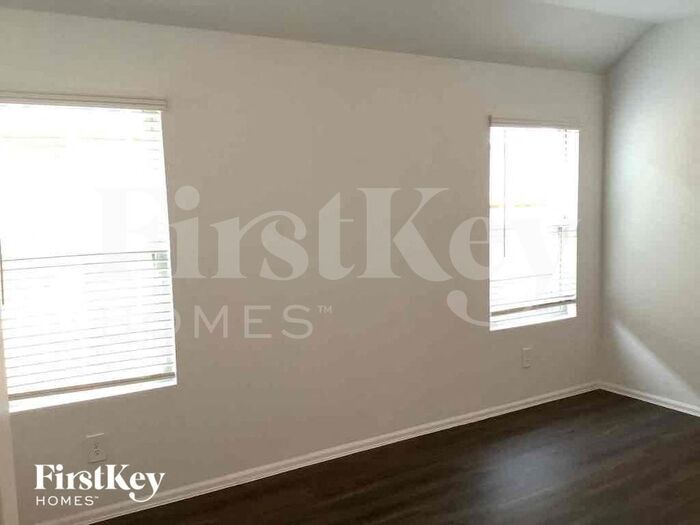 Building Photo - 18455 Summit Ranch Dr