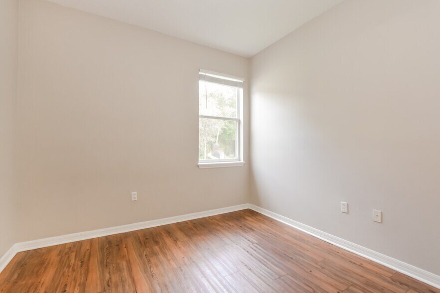 Building Photo - 10469 Moss Rose Way