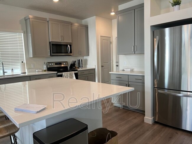 Building Photo - 138 E Crown Point Dr