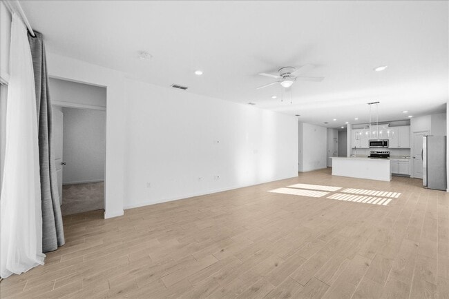 Building Photo - 100 Lake Sinclair St