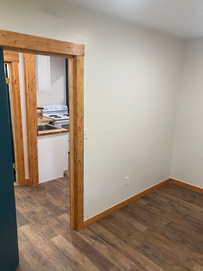 Building Photo - 326 N Elm St NW