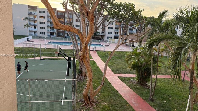 Building Photo - 6940 Miami Gardens Dr