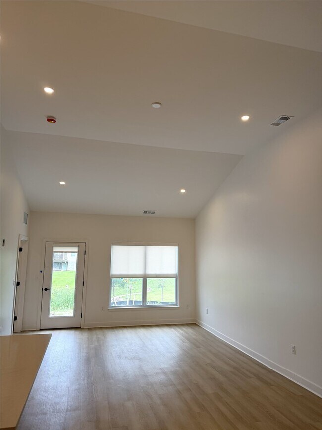 Building Photo - 69 Erie Rdg Dr