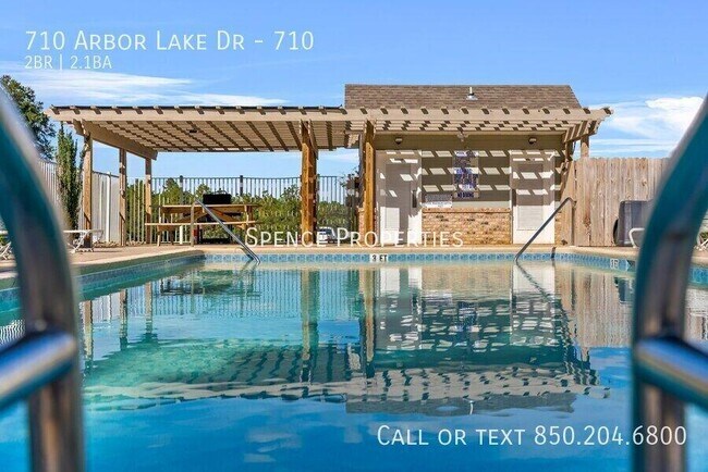 Building Photo - 722 Arbor Lake Dr