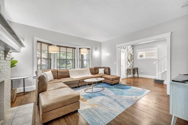 Building Photo - 1501 E 105th St