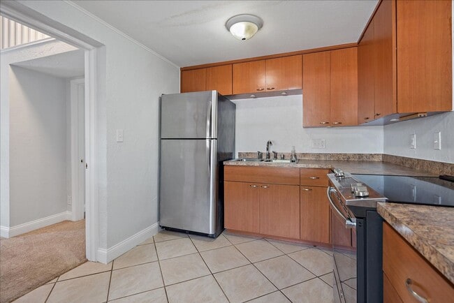 Building Photo - Annual Unfurnished Rental Available - 3 Be...