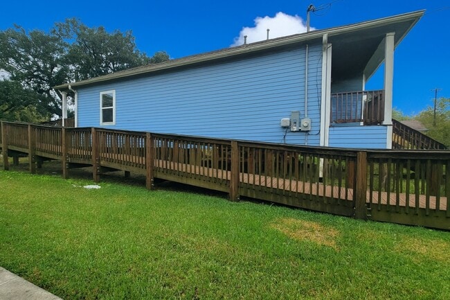 Building Photo - 649 W 18th St