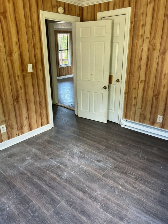Building Photo - 2 Bedroom 1 Bath Home Available in High Po...