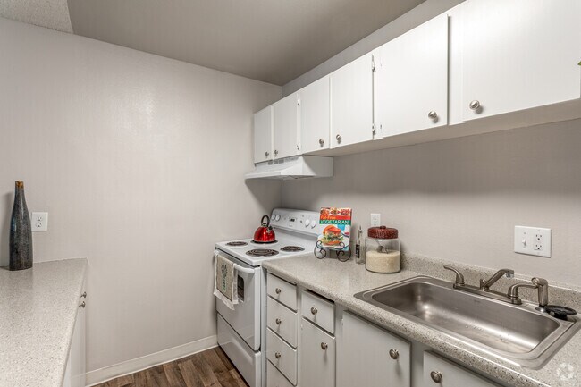 Studio - 450 SF - Kendall Ridge