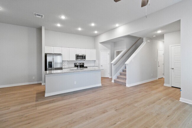 Building Photo - Beautiful Duplex Available In Emma Park!