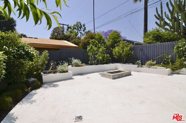 Building Photo - 9342 Debra Ave