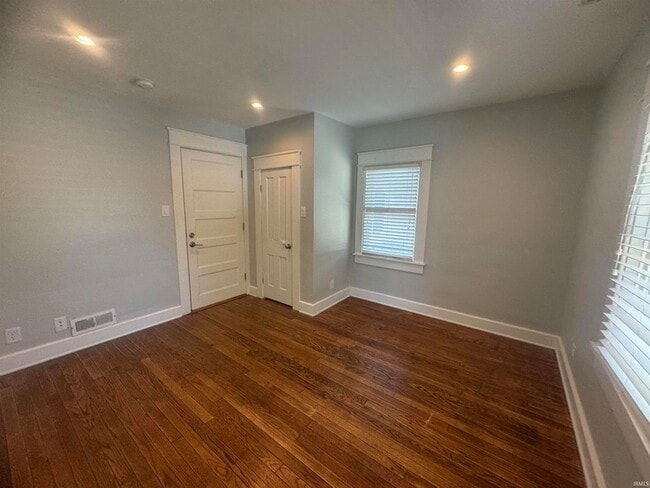 Building Photo - 729 E Hunter Ave