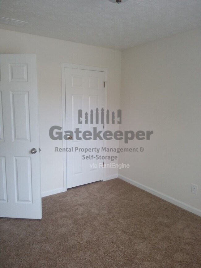 Building Photo - 688 River Mist Dr