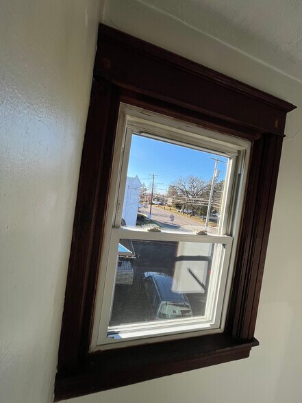 Building Photo - 913 N York Rd