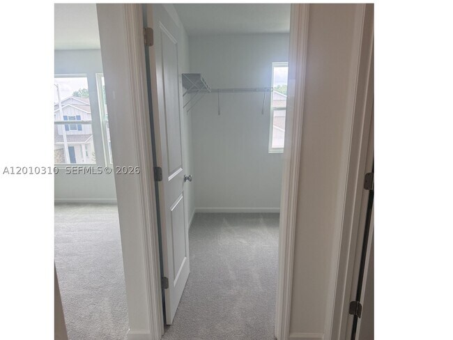 Building Photo - 5423 Meadow Walk Dr