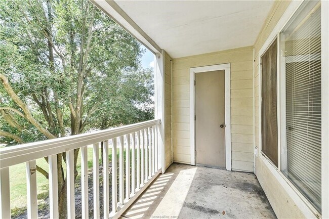 Building Photo - 529 Southwest Pkwy