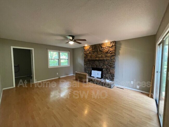 Building Photo - 1236 W Winkler St