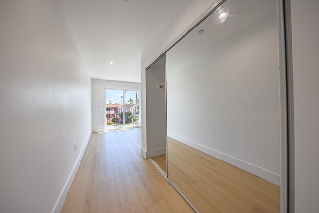 Building Photo - 1259 S Longwood Ave
