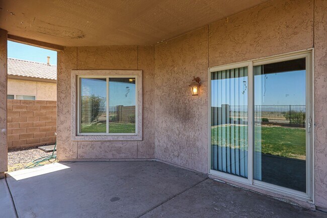 Building Photo - COMING SOON!! Beautiful 4Bed/2.5 bath In San Tan Valley