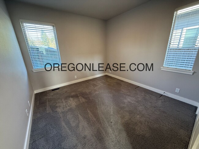 Building Photo - 3bed 2bath Cal Young Area home