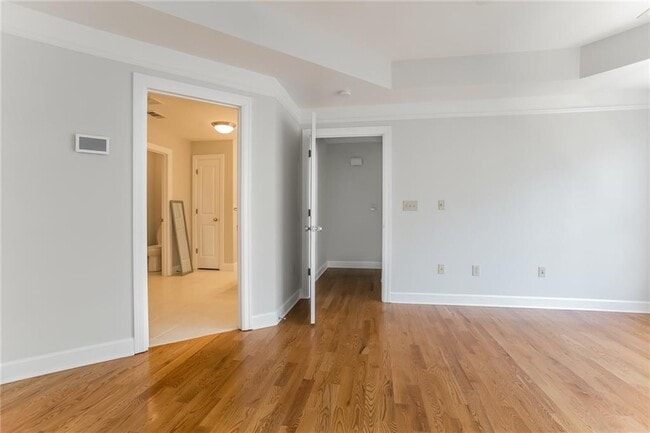 Building Photo - 1381 Parkview Ln