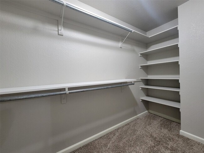 Building Photo - 529 Kedy St
