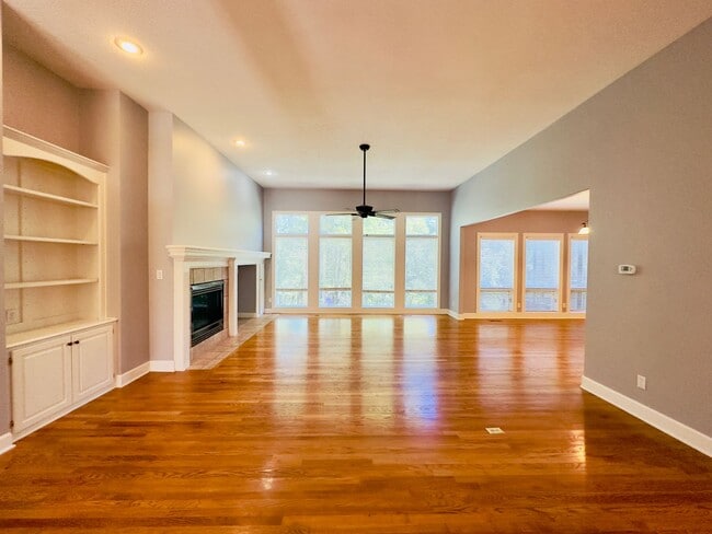 Building Photo - {6411} Enchanted Lake Estates + Updated Kitchen, Fresh Paint Throughout +  Main Floor Primary Bed...