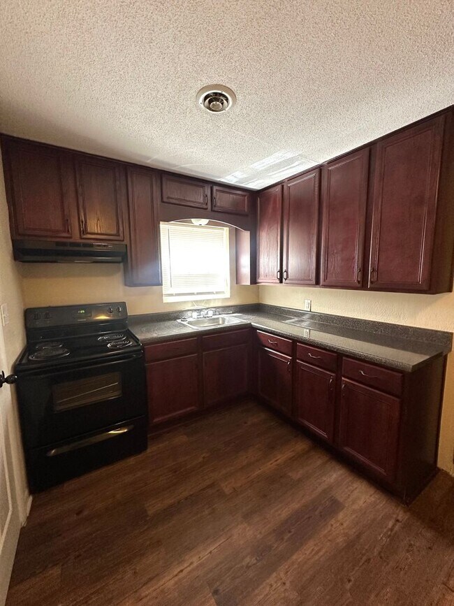 Building Photo - S0101-MF3-E1
