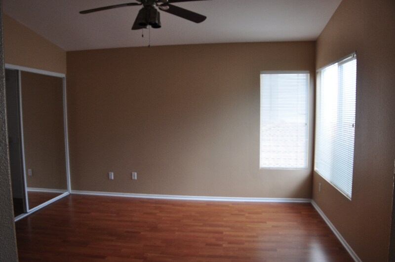 Building Photo - 9468 Compass Point Dr S