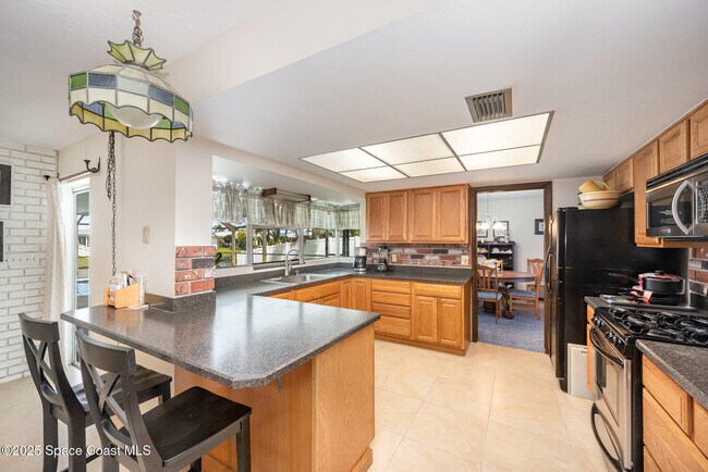 Building Photo - 419 St Georges Ct