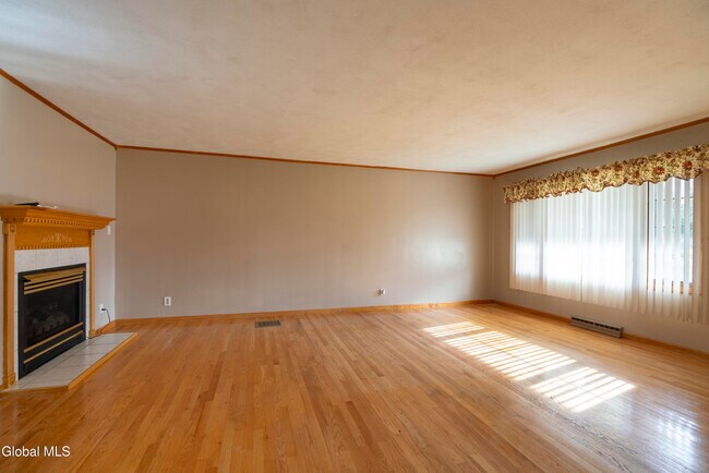 Building Photo - 11 Keyes St