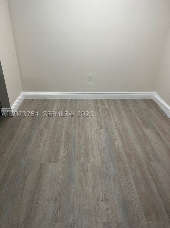 Building Photo - 1263 SW 46th Ave