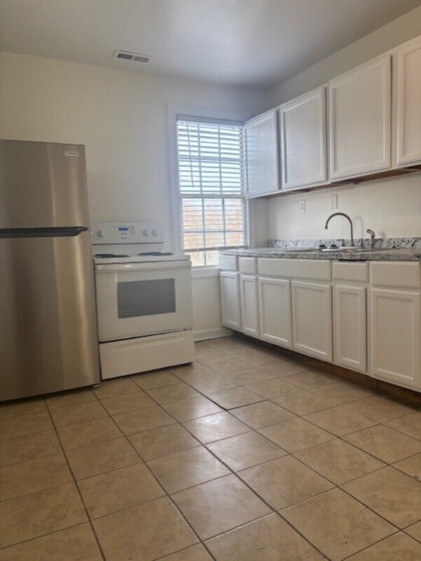 Building Photo - 2922 Noble Ave