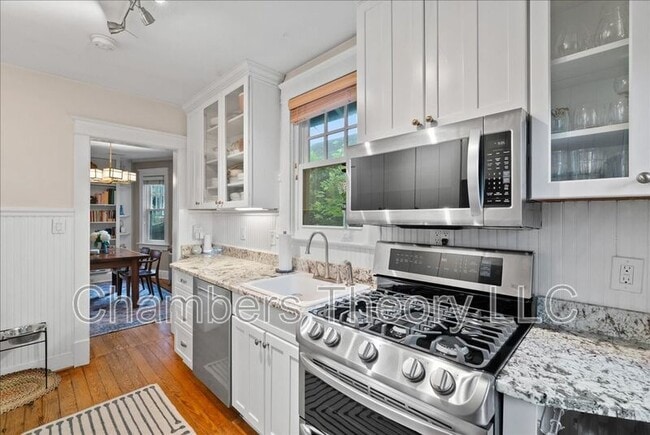 Building Photo - 23 E Walnut St